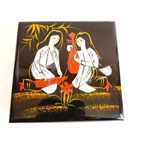 Black lacquer inlaid abalone shell jewelry box.